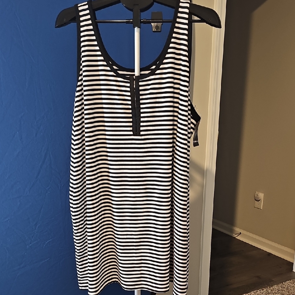 Torrid Black and White Sleeveless Tank Top
